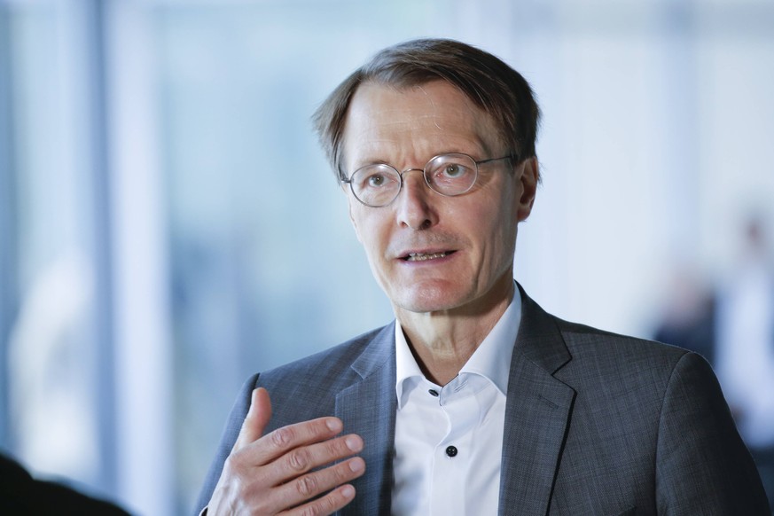 26.05.2020, Berlin, Deutschland - Foto: Karl Lauterbach, SPD-Gesundheitsexperte, bei einem Pressestatement vor Beginn der Fraktionssitzung. *** 26 05 2020, Berlin, Germany Photo Karl Lauterbach, SPD h ...