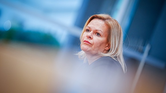 14.12.2022, Berlin: Nancy Faeser (SPD), Bundesministerin für Inneres und Heimat, stellt in der Bundespressekonferenz den vom Kabinett beschlossenen Gesetzentwurf zum Demokratiefördergesetz vor. Foto:  ...