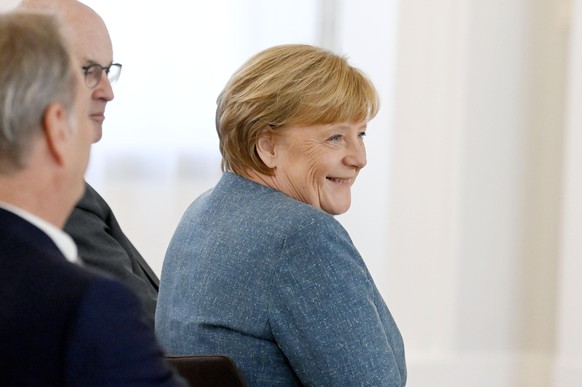 Angela Merkel bei der Verleihung des Verdienstkreuzes 1. Klasse des Verdienstordens der Bundesrepublik Deutschland an Ulrich Matthes durch den Bundespräsidenten im Schloss Bellevue. Berlin, 03.05.2022