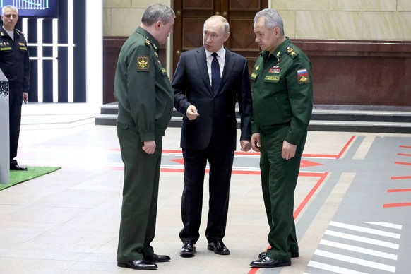 RUSSIA, MOSCOW - DECEMBER 21, 2022: Chief of the General Staff Valery Gerasimov, Russias President Vladimir Putin and Defence Minister Sergei Shoigu L-R visit an exhibition following an extended meeti ...