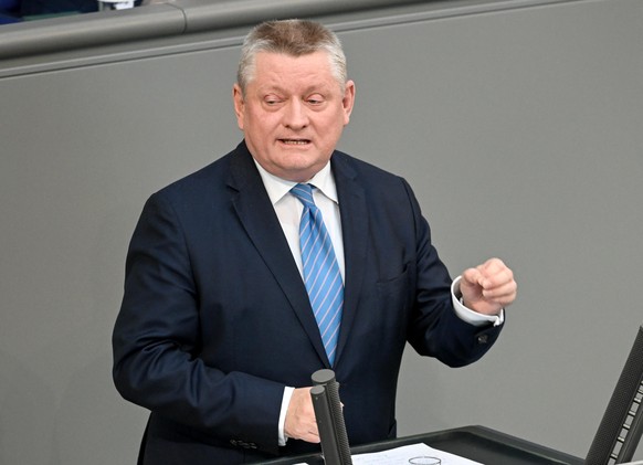 Hermann Gröhe (CDU/CSU) spricht in der Debatte zum Mindestlohn im Deutschen Bundestag. Die Ampelkoalition im Bundestag will die versprochene Erhöhung des Mindestlohns auf 12 Euro beschließen. Den Abge ...