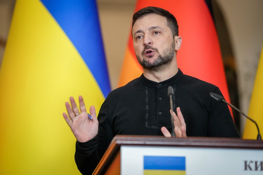 02.12.2024, Ukraine, Kiew: Wolodymyr Selenskyj, Präsident der Ukraine, gibt nach einem Treffen mit dem Bundeskanzler eine Pressekonferenz. Foto: Kay Nietfeld/dpa +++ dpa-Bildfunk +++