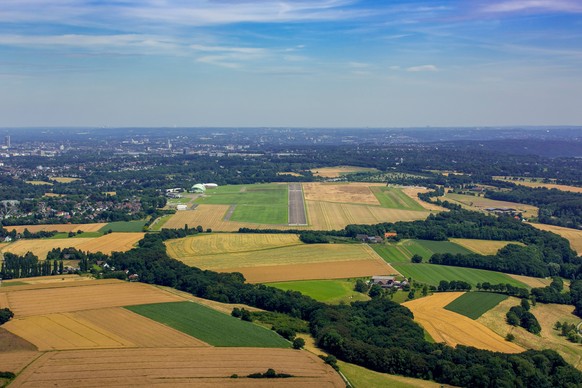 Der Flughafen Essen/Mülheim aus der Luft. Nicht im Bild: Feldlerchen.