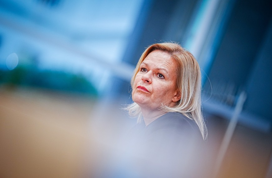 14.12.2022, Berlin: Nancy Faeser (SPD), Bundesministerin für Inneres und Heimat, stellt in der Bundespressekonferenz den vom Kabinett beschlossenen Gesetzentwurf zum Demokratiefördergesetz vor. Foto:  ...