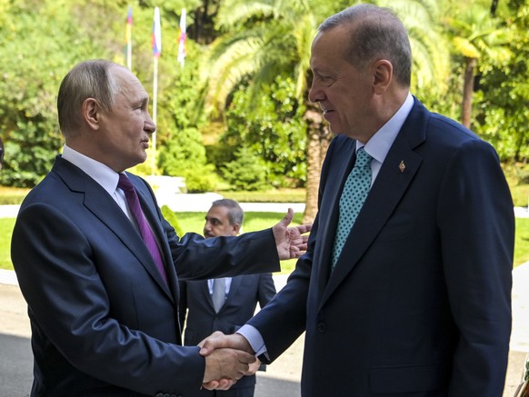 Russian President Vladimir Putin, left, greets Turkish President Recep Tayyip Erdogan upon his arrival at Russia&#039;s Black Sea resort of Sochi, Russia, Monday, Sept. 4, 2023. (Alexei Nikolsky, Sput ...