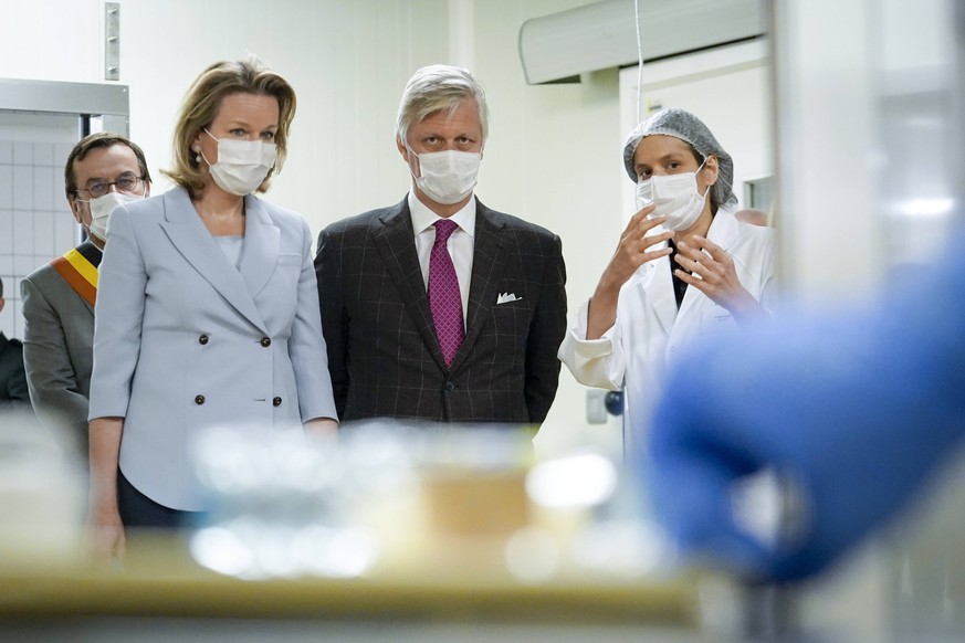 Queen Mathilde of Belgium and King Philippe - Filip of Belgium visit the kitchen during a royal visit to several services at the Liege Citadelle hospital Centre Hospitalier Regional CHR in Liege, Frid ...