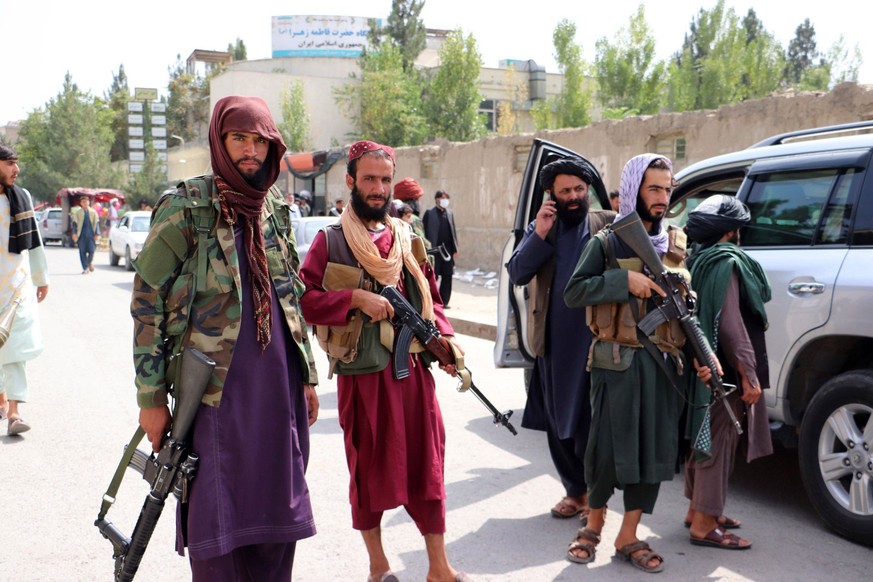 Mehrere Taliban-Kämpfer in den Straßen Kabuls: Sie prägen aktuell das Bild in Afghanistan.