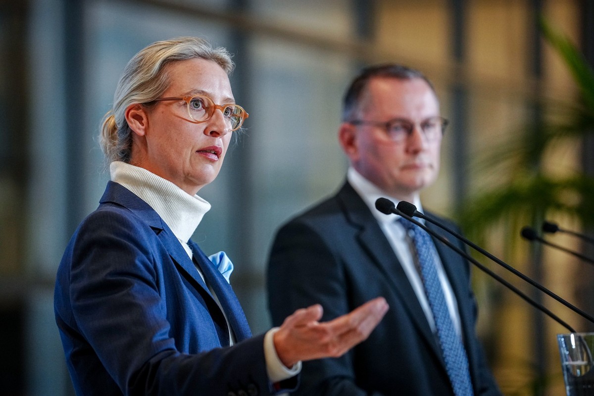 ARCHIV - 12.03.2025, Berlin: Alice Weidel, Bundes- und Fraktionsvorsitzende der AfD, und Tino Chrupalla, AfD-Bundesvorsitzender und Fraktionsvorsitzender der AfD, geben eine Pressekonferenz. (zu dpa:  ...