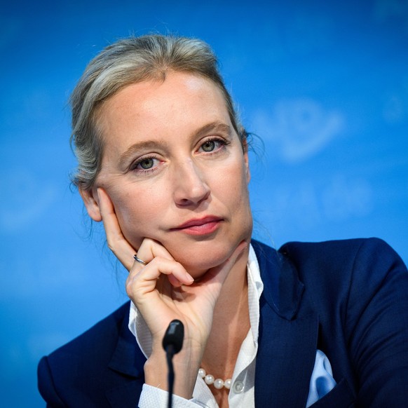 ARCHIV - 23.09.2024, Berlin: Alice Weidel, Bundesvorsitzende der AfD, sitzt bei einer Pressekonferenz in der AfD-Bundesgesch