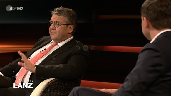 Sigmar Gabriel (l.) analysiert die SPD.