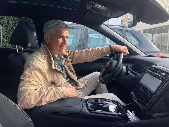 Mathias Berger, der Oberbürgermeister von Grimma, in seinem Hybrid-Auto.