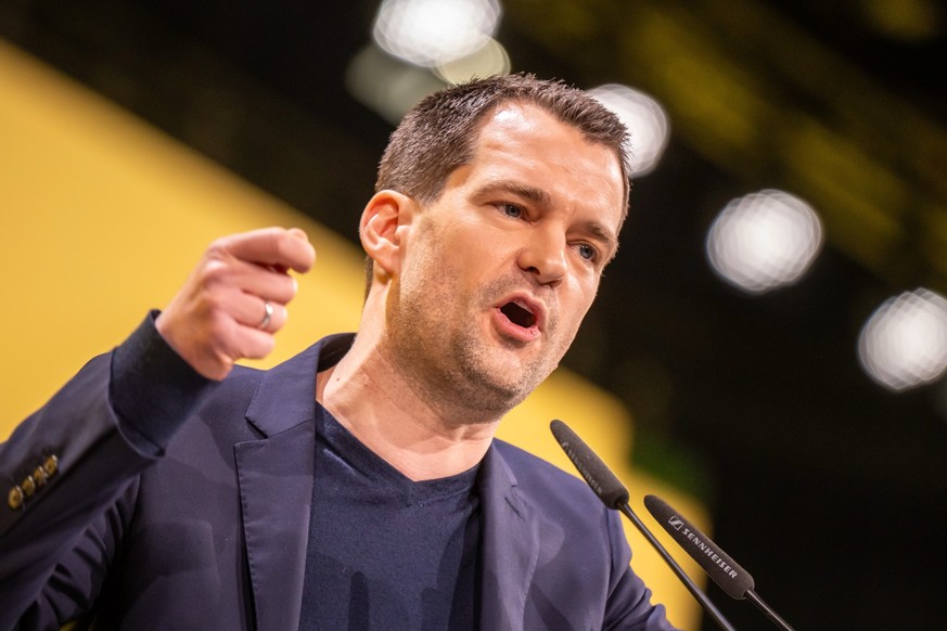 09.02.2025, Brandenburg, Potsdam: Johannes Vogel, stellvertretender FDP-Bundesvorsitzender, spricht beim außerordentliche Bundesparteitag der FDP vor der Bundestagswahl. Foto: Michael Kappeler/dpa +++ ...