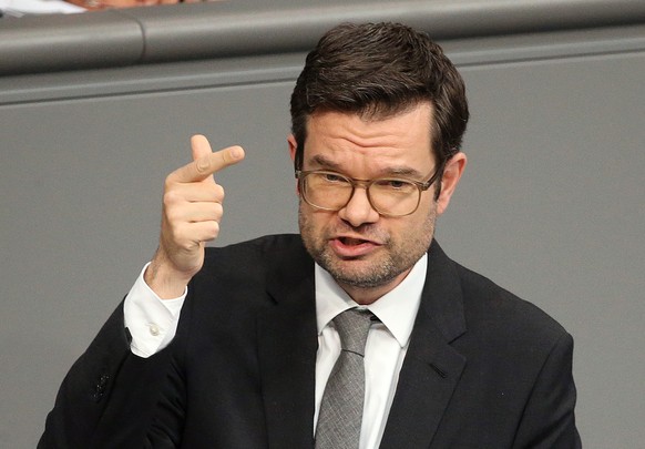 Marco Buschmann zeigt Scheuer auf Twitter das kleine Einmaleins der Rechtsstaatlichkeit.