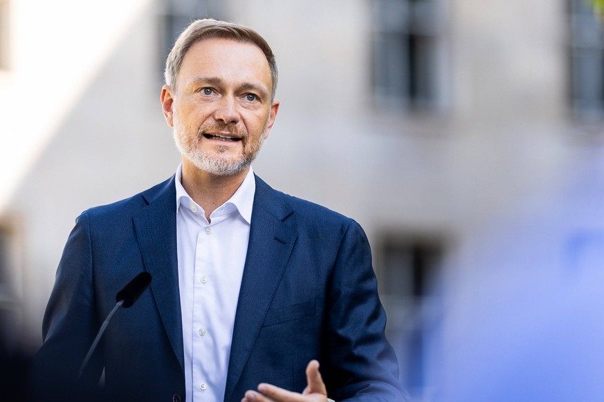 Bundesfinanzminister Christian Lindner haelt eine Pressekonferenz zur Vorstellung der Eckwerte des Inflationsausgleichsgesetzes in Berlin, 10.08.2022. Berlin Germany *** Federal Minister of Finance Ch ...