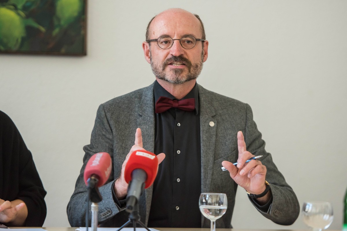 Gesellschaft Berlin Studie Islamisches Gemeindeleben Vorstellung der Studie Islamisches Gemeindeleben in Berlin durch den Berliner Kultursenator Klaus Lederer, die Islamwissenschaftlerin Riem Spielhau ...