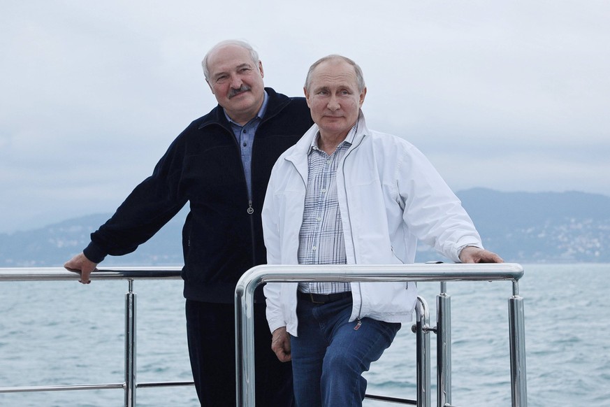 Bilder des Jahres 2021, News 05 Mai News Themen der Woche KW21 News Bilder des Tages SOCHI, RUSSIA - MAY 29, 2021: Belarusian President Alexander Lukashenko L and Russia s President Vladimir Putin dur ...