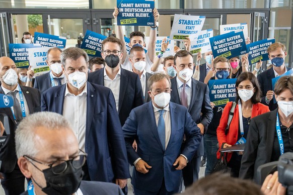 Der Gast aus NRW: Armin Laschet mit CSU-Chef Markus Söder bei der Ankunft auf dem CSU-Parteitag.