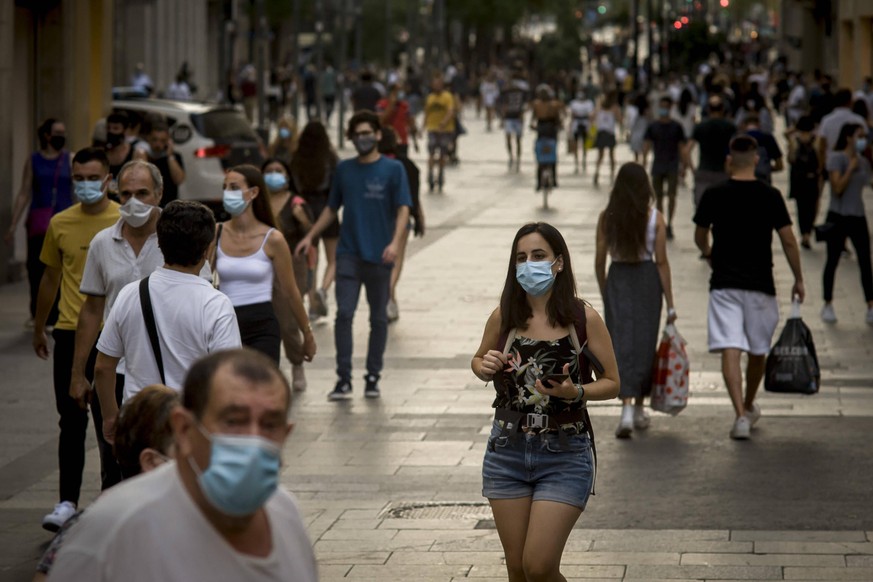 September 16, 2020, Barcelona, Catalonia, Spain: People wearing face masks walk down Portal del Angel shopping street in Barcelona. Official coronavirus deaths in Spain now exceed 30,000, with total i ...