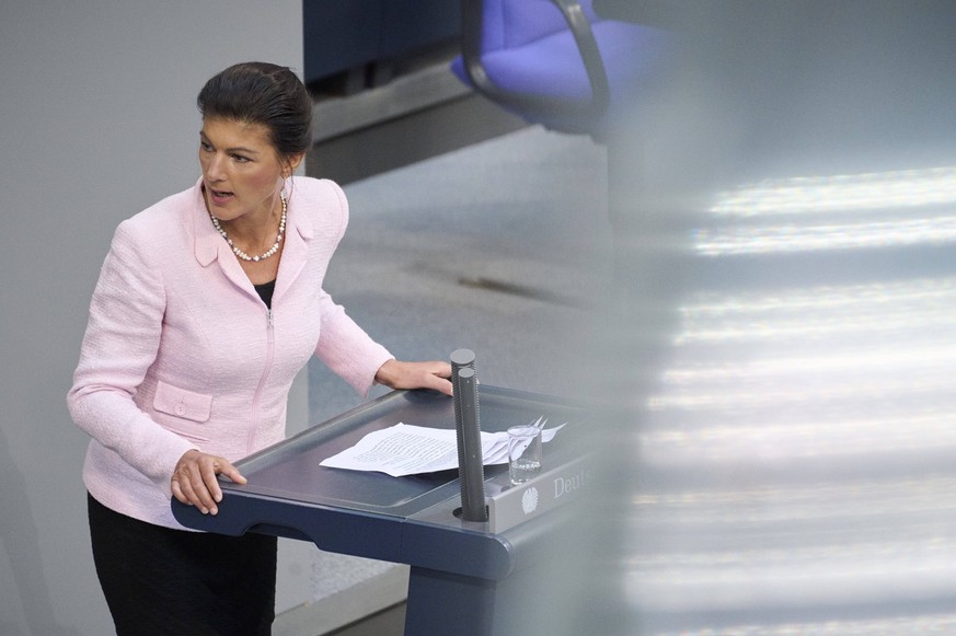 Plenarsitzung im Bundestag in Berlin Sahra Wagenknecht Die Linke während der Sitzung des Deutschen Bundestags am 08.09.2022 in Berlin. Berlin Bundestag Berlin Deutschland *** Plenary session in the Bu ...