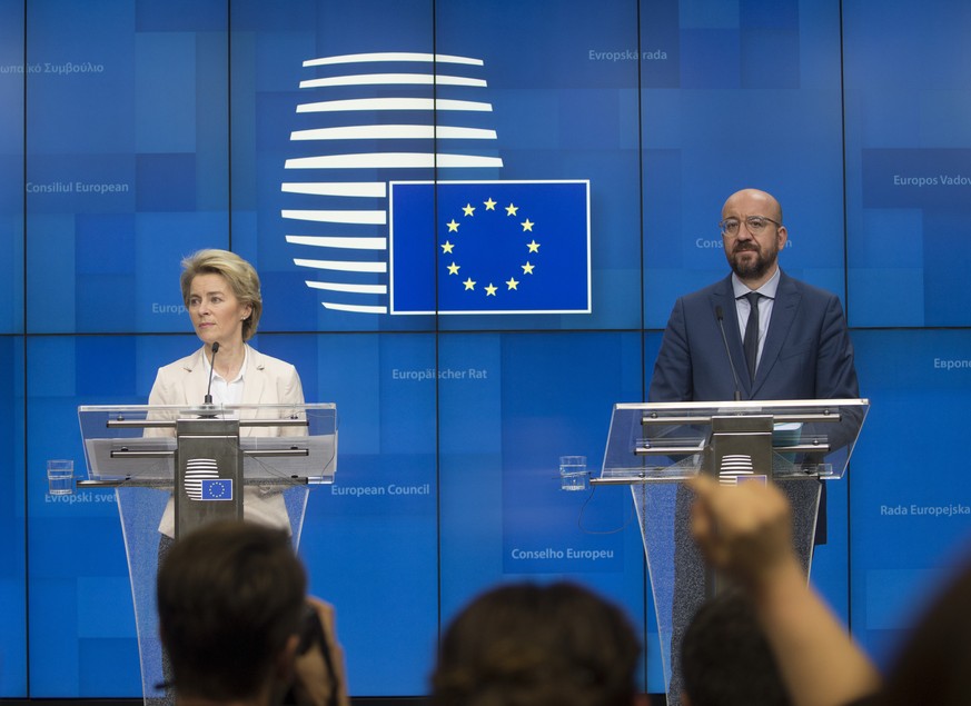 EU-Kommissionspräsidentin Ursula von der Leyen (l.) und der Präsident des Europäischen Rates, Charles Michel (r.)