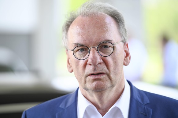 Ministerpraesident des Landes Nordrhein-Westfalen besucht Ministerpraesident des Landes Sachsen-Anhalt Aktuell, 08.08.2020, Dessau, Ministerpraesident des Landes Sachsen-Anhalt Dr. Reiner Haseloff im ...