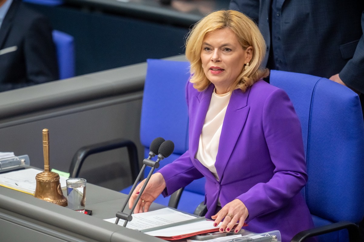 ARCHIV - 24.06.2025, Berlin: Julia Klöckner (CDU), Bundestagspräsidentin, spricht im Bundestag vor einer Regierungserklärung zum bevorstehenden Gipfeltreffen der Nato und der EU. (zu dpa: «Klöckner: M ...