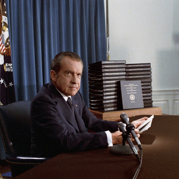 Colour photograph of President Richard Nixon Colour photograph of President Richard Nixon (1913-1994) 37th President of the United States. Dated 1974 PUBLICATIONxINxGERxSUIxAUTxONLY Copyright: xPhoto1 ...