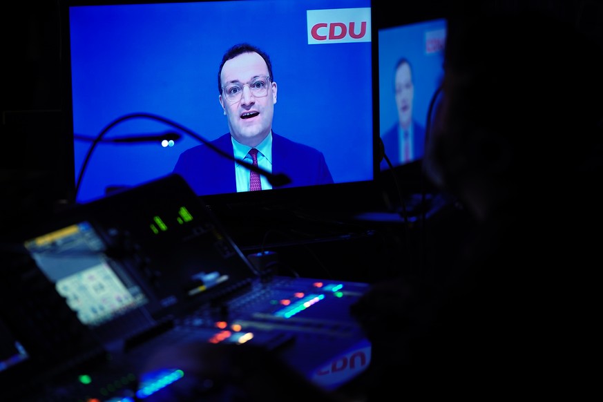 16.01.2021, Berlin: Gesundheitsminister Jens Spahn (CDU) ist zugeschaltet und unterst