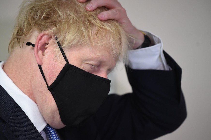 LONDON, ENGLAND - JULY 24: Prime minister Boris Johnson wears a face mask as he visits Tollgate Medical Centre in Beckton on July 24, 2020 in London, England. (Photo by Jeremy Selwyn - WPA Pool/Getty  ...