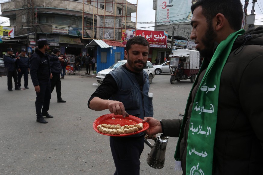 March 17, 2019 - Gaza, Gaza Strip, Palestine - A Palestinians distributing sweets, at the streets Rafah in the southern Gaza Strip, on March 17, 2019. Distributes sweets in celebration of the killing  ...