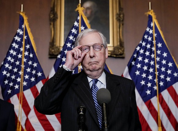 News Bilder des Tages U.S. Senate Majority Leader Mitch McConnell R-KY speaks during a news conference with other Senate Republicans at the U.S. Capitol in Washington, DC on Tuesday, December 15, 2020 ...