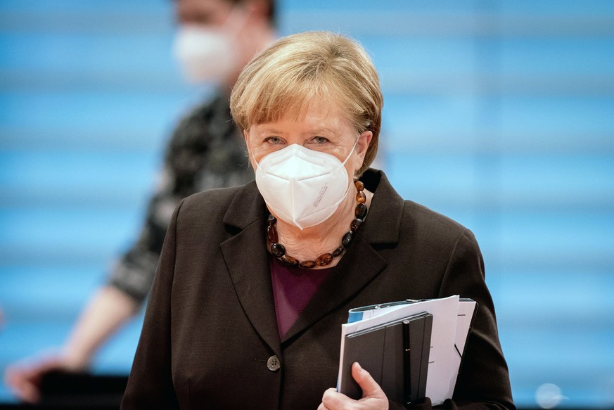 24.02.2021, Berlin: Bundeskanzlerin Angela Merkel nimmt an der Sitzung des Bundeskabinetts im Bundeskanzleramt mit einer FFP2-Maske teil. Das Bundeskabinett befasst sich in seiner 131. Sitzung unter a ...