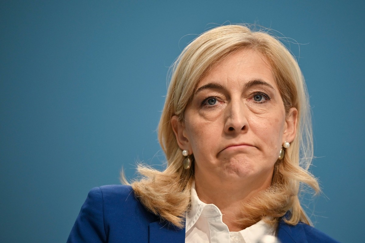 03.07.2025, Berlin: Nina Warken (CDU), Bundesministerin für Gesundheit, nimmt an einer gemeinsamen Pressekonferenz mit Schlotzhauer (SPD), Senatorin für Arbeit, Gesundheit, Soziales, Familie und Integ ...