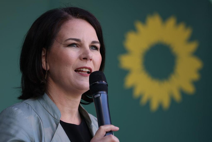 Annalena Baerbock, die Spitzenkandidatin der Grünen, steht erneut in der Kritik. Ihr wird vorgeworfen, plagiiert zu haben. 