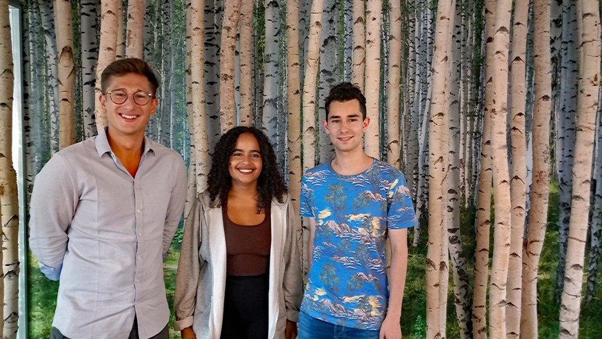 Philipp Türmer (Jusos, links), Sarah-Lee Heinrich (Grüne Jugend) und Nemir Ali (Julis) bei ihrem Besuch in der watson-Redaktion. 