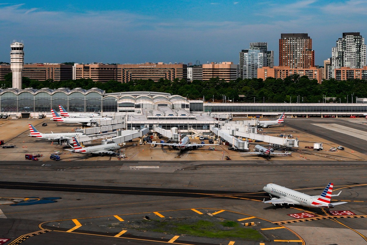 July 26, 2025, Arlington, United States: American Airlines planes are seen at Washington Reagan National Airport DCA in Arlington. Arlington United States - ZUMAs197 20250726_aaa_s197_108 Copyright: x ...