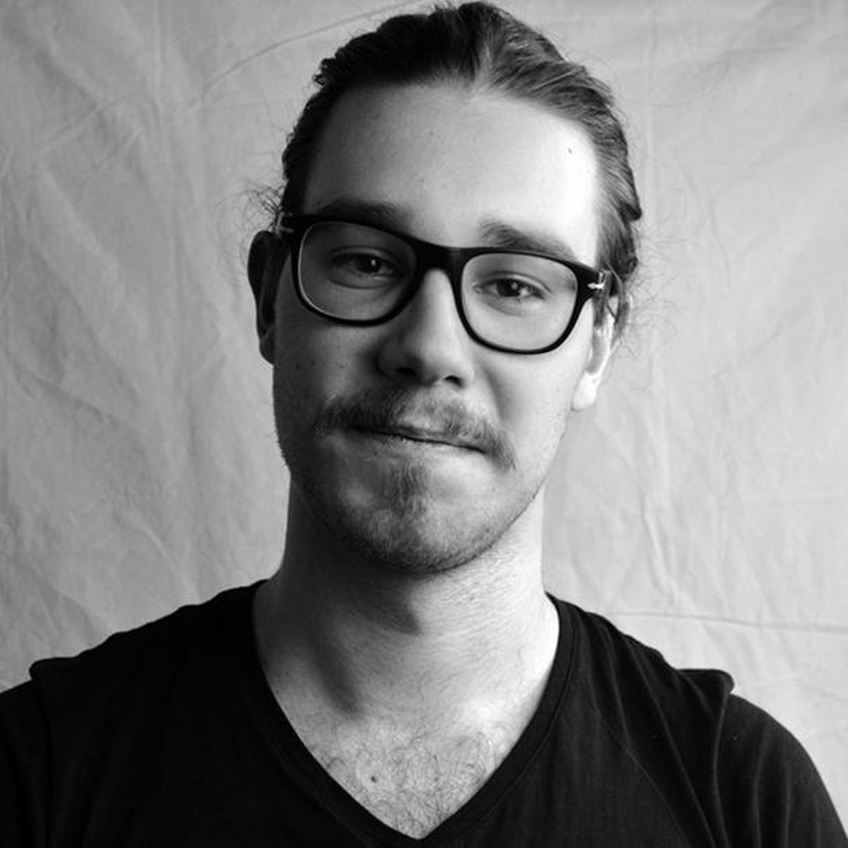 Lennart hat sowohl jüngere als auch ältere Menschen beobachtet, die die Corona-Regeln missachtet haben.