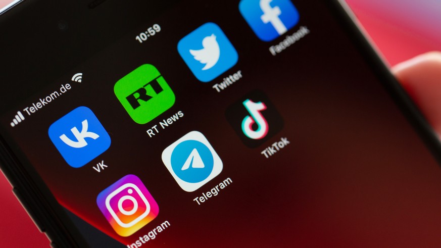 Die russische Regierung hat einige soziale Medien und Nachrichtenportale gesperrt.