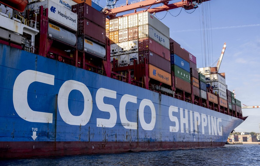 A container ship of Chinese Cosco shipping lies in the harbor in Hamburg, Germany, Wednesday, Oct. 26, 2022. The German government agreed on a compromise to allow Chinese shipping group COSCO to take  ...