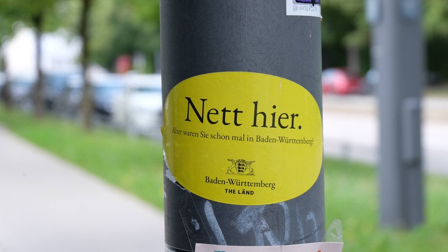 Nett hier Sticker Nett hier. Aber waren Sie schon mal in Baden-Württemberg-Sticker an Laternenpfosten *** Nice here Sticker Nice here But have you ever been to Baden Württemberg Stickers on lampposts