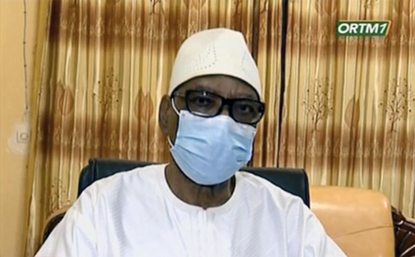 Ibrahim Boubacar Keita, Präsident von Mali, spricht in einer Sendung des staatlichen Fernsehens, um am späten Dienstag, dem 18. August 2020, seinen Rücktritt anzukündigen.