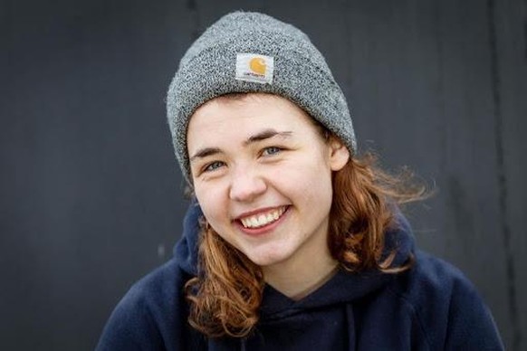 Annika Rittmann ist 19 Jahre alt, wohnt in Hamburg und ist seit 2019 bei Fridays for Future aktiv. Dort plant sie die Hamburger Demonstrationen mit und ist für bundesweite Kooperationsarbeit zuständig. Außerdem studiert sie Mensch-Computer-Interaktion.