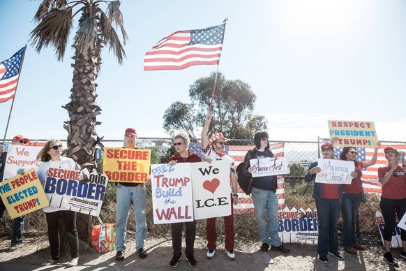 Trump-Anhänger an der Grenze zu Mexiko in San Ysidro, Kalifornien.