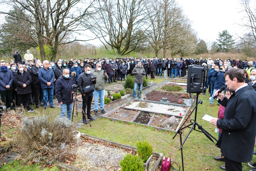 Solidaritäts-Veranstaltung auf dem zerstörten muslimischen Teil des Hauptfriedhofes in Iserlohn.