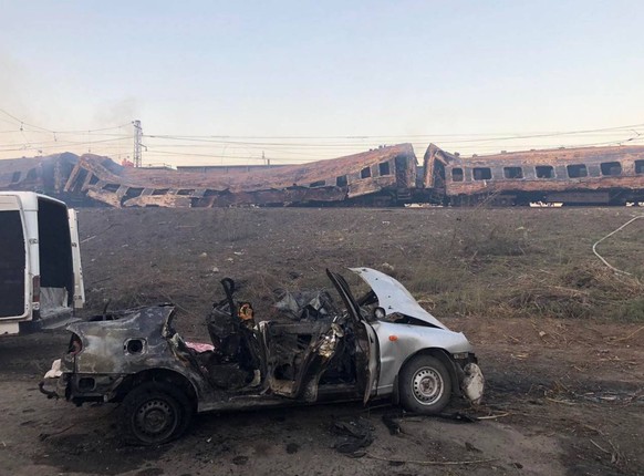 Das Foto des ukrainischen Verteidigungsministeriums zeigt den ausgebrannten Zug.