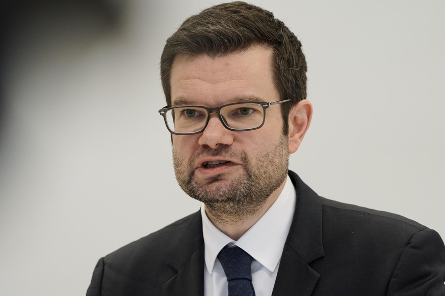 Aktuell, 17.11.2021, Berlin, Marco Buschmann bei seinem Statement im Vorfeld der Fraktionssitzung der FDP Bundestagsfraktion im Reichstagsgebaeude