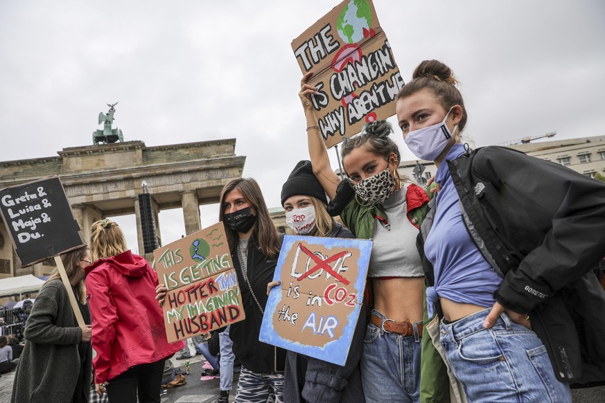 BERLIN, GERMANY - SEPTEMBER 25: Climate activists gather on a &quot;Global Day of Action&quot; organized by the &#039;Fridays for Future&#039; climate change movement during the coronavirus pandemic o ...