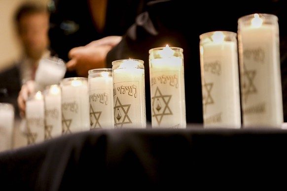 October 30, 2018 - Tampa, Florida, U.S. - BRONTE WITTPENN Times.Eleven candle can be seen lit at the front of the room honoring the lives of the 11 victims in Pittsburgh s Tree of Life Synagogue shoot ...