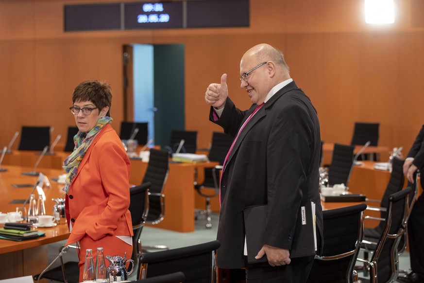 Deutschland, Berlin, Bundeskanzleramt, 97. Sitzung des Bundeskabinett, Verteidigungsministerin Annegret Kramp-Karrenbauer CDU, Wirtschaftsminister Peter Altmaier CDU, 20.05.2020 *** Germany, Berlin, F ...