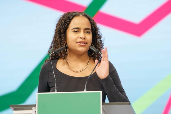 Sarah-Lee Heinrich bei ihrer Rede beim Bund-Länder-Forum der Grünen zum Koalitionsvertrag im November. 